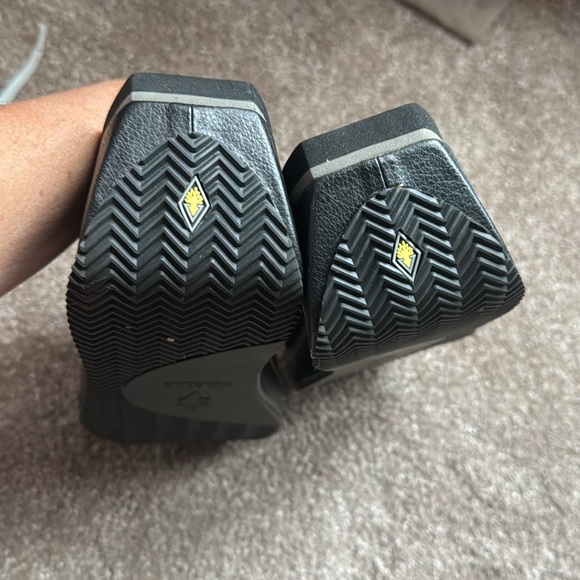 NWOT Volatile Wedge Flip Flops - Picture 4 of 9